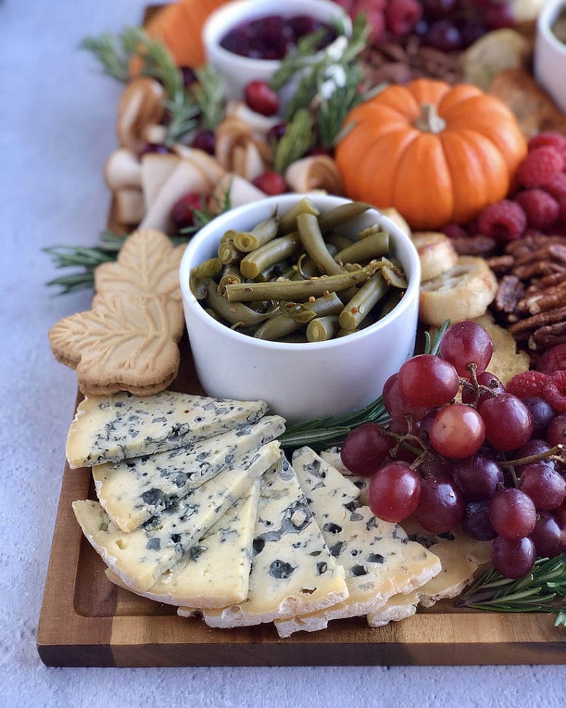 how to make a thanksgiving charcuterie board