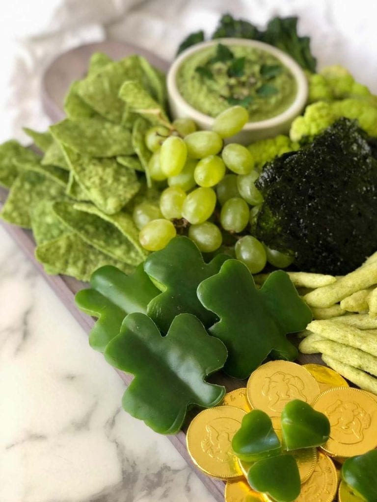 Bentgo on Instagram: Happy St. Patrick's Day!🍀 Here are some green-themed  St. Patty's Day Snack ideas for the kids, packed in our Bentgo Kids Snack  Container💚 💚Bentgo Kids Snack Container in Green/Navy💙