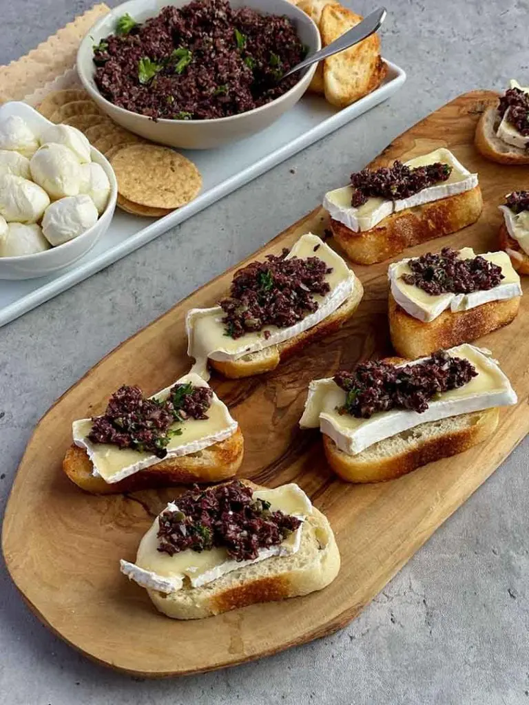 baked brie and olive tapenade crostini recipe